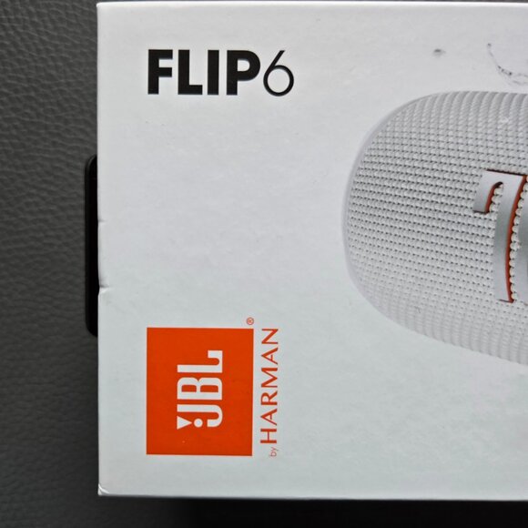 JBL Flip 6 - Portable Bluetooth Speaker Waterproof 12 Hours of Playtime - White - Picture 3 of 6